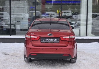 Подержанный автомобиль Kia Rio Sedan 2013 года (7 фото)