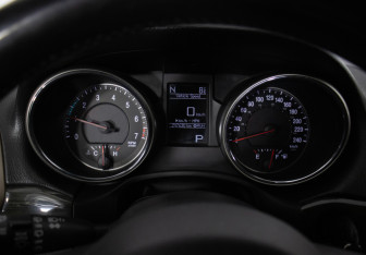 Подержанный автомобиль Jeep Grand Cherokee 2012 года (12 фото)
