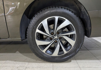 Подержанный автомобиль Peugeot Traveller 2018 года (11 фото)