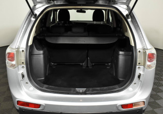 Подержанный автомобиль Mitsubishi Outlander 2014 года (14 фото)