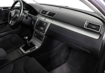 Подержанный автомобиль Volkswagen Passat Sedan 2010 года (10 фото)