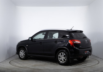 Подержанный автомобиль Citroen C4 Aircross 2012 года (7 фото)