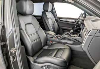 Подержанный автомобиль Porsche Cayenne 2019 года (24 фото)