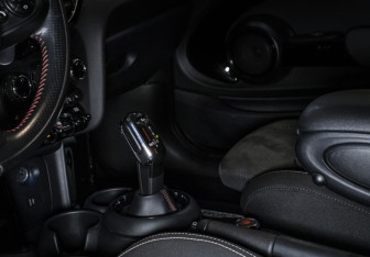 Подержанный автомобиль MINI Hatch 2019 года (23 фото)