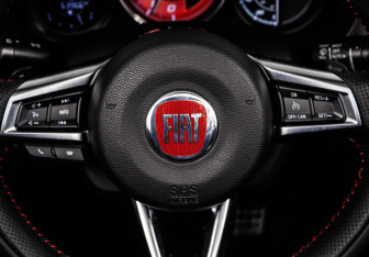 Подержанный автомобиль Fiat 124 Spider 2017 года (18 фото)