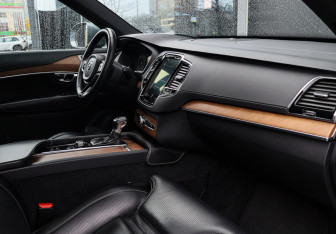Подержанный автомобиль Volvo XC90 2019 года (8 фото)