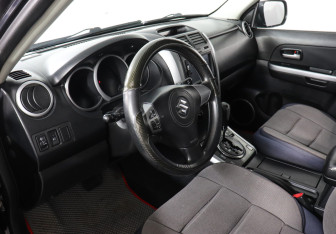 Подержанный автомобиль Suzuki Grand Vitara 2006 года (5 фото)