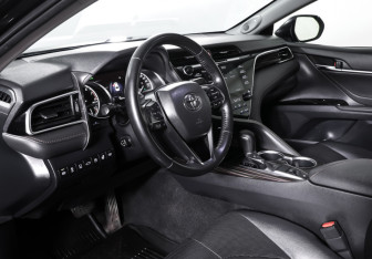 Подержанный автомобиль Toyota Camry Sedan 2018 года (15 фото)
