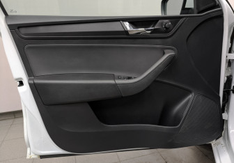 Подержанный автомобиль Skoda Rapid Liftback 2022 года (18 фото)