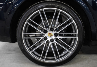 Подержанный автомобиль Porsche Cayenne 2019 года (31 фото)