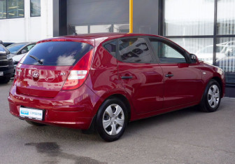 Подержанный автомобиль Hyundai i30 Hatchback 2009 года (5 фото)