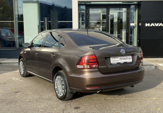 Подержанный автомобиль Volkswagen Polo Sedan 2016 года (7 фото)