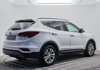 Подержанный автомобиль Hyundai Santa Fe 2017 года (5 фото)