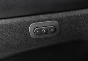 Подержанный автомобиль Jeep Grand Cherokee 2012 года (10 фото)