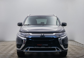 Подержанный автомобиль Mitsubishi Outlander 2021 года (8 фото)