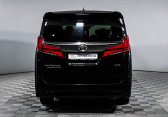 Подержанный автомобиль Toyota Alphard 2019 года (6 фото)
