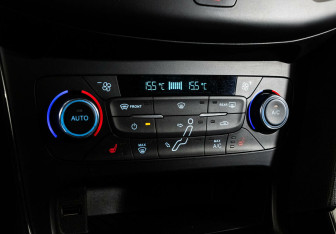 Подержанный автомобиль Ford Focus Hatchback 2017 года (15 фото)