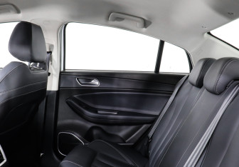 Подержанный автомобиль Omoda S5 2024 года (12 фото)