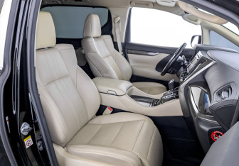 Подержанный автомобиль Toyota Alphard 2018 года (27 фото)