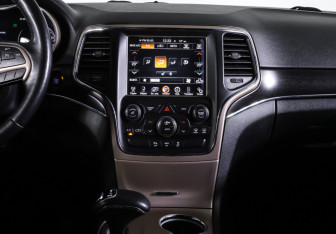 Подержанный автомобиль Jeep Grand Cherokee 2014 года (14 фото)
