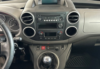 Подержанный автомобиль Peugeot Partner 2016 года (14 фото)
