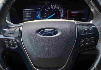 Подержанный автомобиль Ford Explorer 2018 года (33 фото)