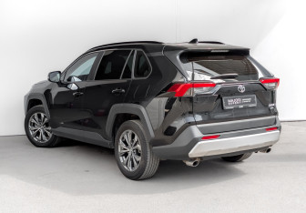 Подержанный автомобиль Toyota RAV4 2024 года (7 фото)