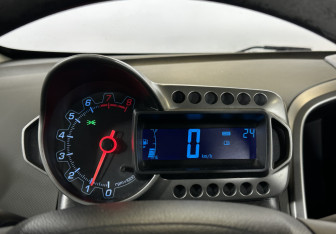 Подержанный автомобиль Chevrolet Aveo Sedan 2012 года (10 фото)