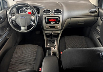 Подержанный автомобиль Ford Focus Hatchback 2010 года (9 фото)