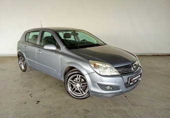Подержанный автомобиль Opel Astra Hatchback 2009 года (3 фото)