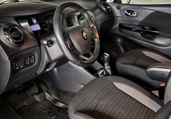 Подержанный автомобиль Renault Kaptur 2017 года (13 фото)