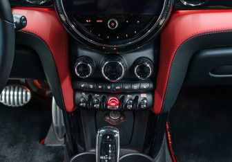 Подержанный автомобиль MINI Hatch 2021 года (16 фото)