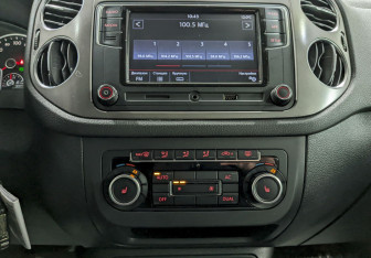 Подержанный автомобиль Volkswagen Tiguan 2010 года (23 фото)