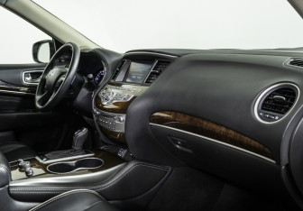 Подержанный автомобиль Infiniti QX60 2019 года (9 фото)