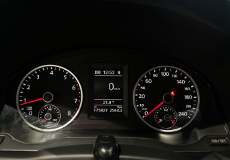 Подержанный автомобиль Volkswagen Tiguan 2013 года (15 фото)