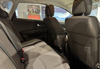 Подержанный автомобиль Kia Ceed Hatchback 2011 года (14 фото)