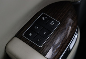 Подержанный автомобиль Land Rover Range Rover Sport 2015 года (25 фото)