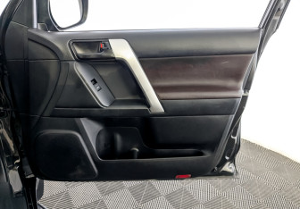 Подержанный автомобиль Toyota Land Cruiser Prado 2018 года (25 фото)