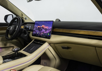 Подержанный автомобиль AITO M7 2023 года (9 фото)