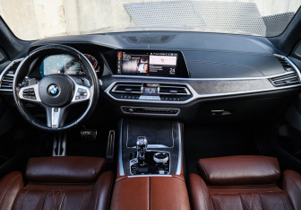 Подержанный автомобиль BMW X7 2021 года (15 фото)