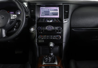 Подержанный автомобиль Infiniti QX70 2017 года (13 фото)