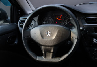 Подержанный автомобиль Peugeot 301 2016 года (11 фото)