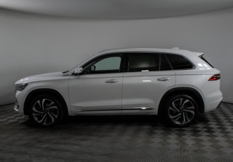 Подержанный автомобиль Geely Monjaro 2023 года (8 фото)