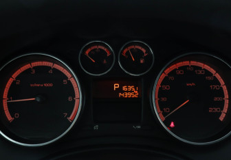 Подержанный автомобиль Peugeot 308 Hatchback 2009 года (11 фото)