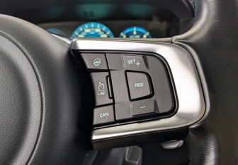 Подержанный автомобиль Jaguar F-Pace 2017 года (19 фото)