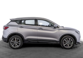 Подержанный автомобиль Geely Coolray 2023 года (4 фото)