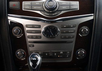 Подержанный автомобиль Infiniti QX80 2018 года (20 фото)