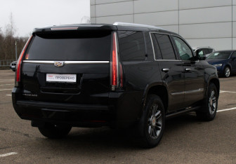 Подержанный автомобиль Cadillac Escalade Suv 2016 года (5 фото)
