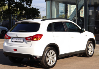 Подержанный автомобиль Mitsubishi ASX 2014 года (13 фото)