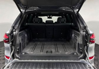 Подержанный автомобиль BMW X5 2024 года (9 фото)